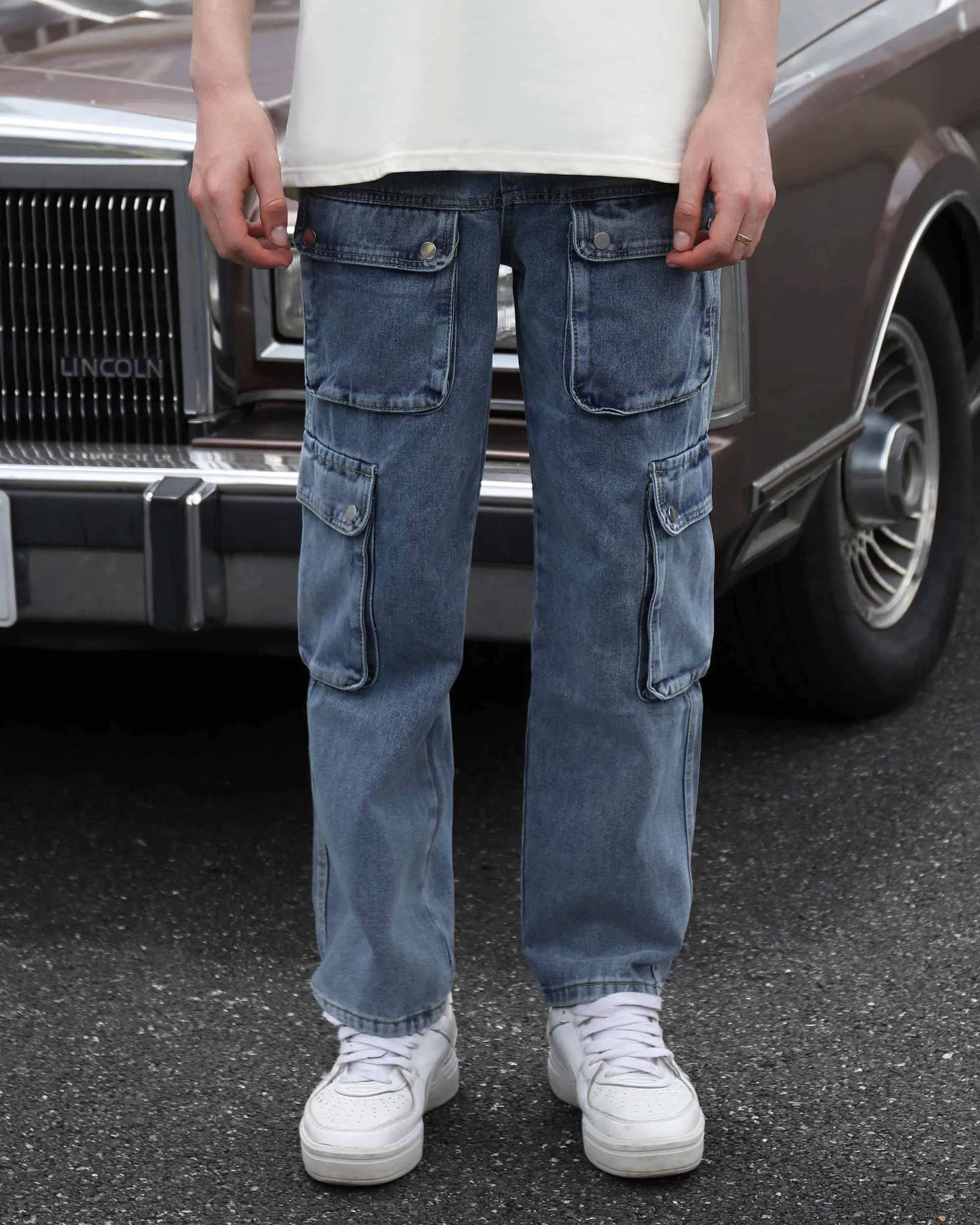 Casual Chic Light Blue Baggy Jeans with Multiple Pockets