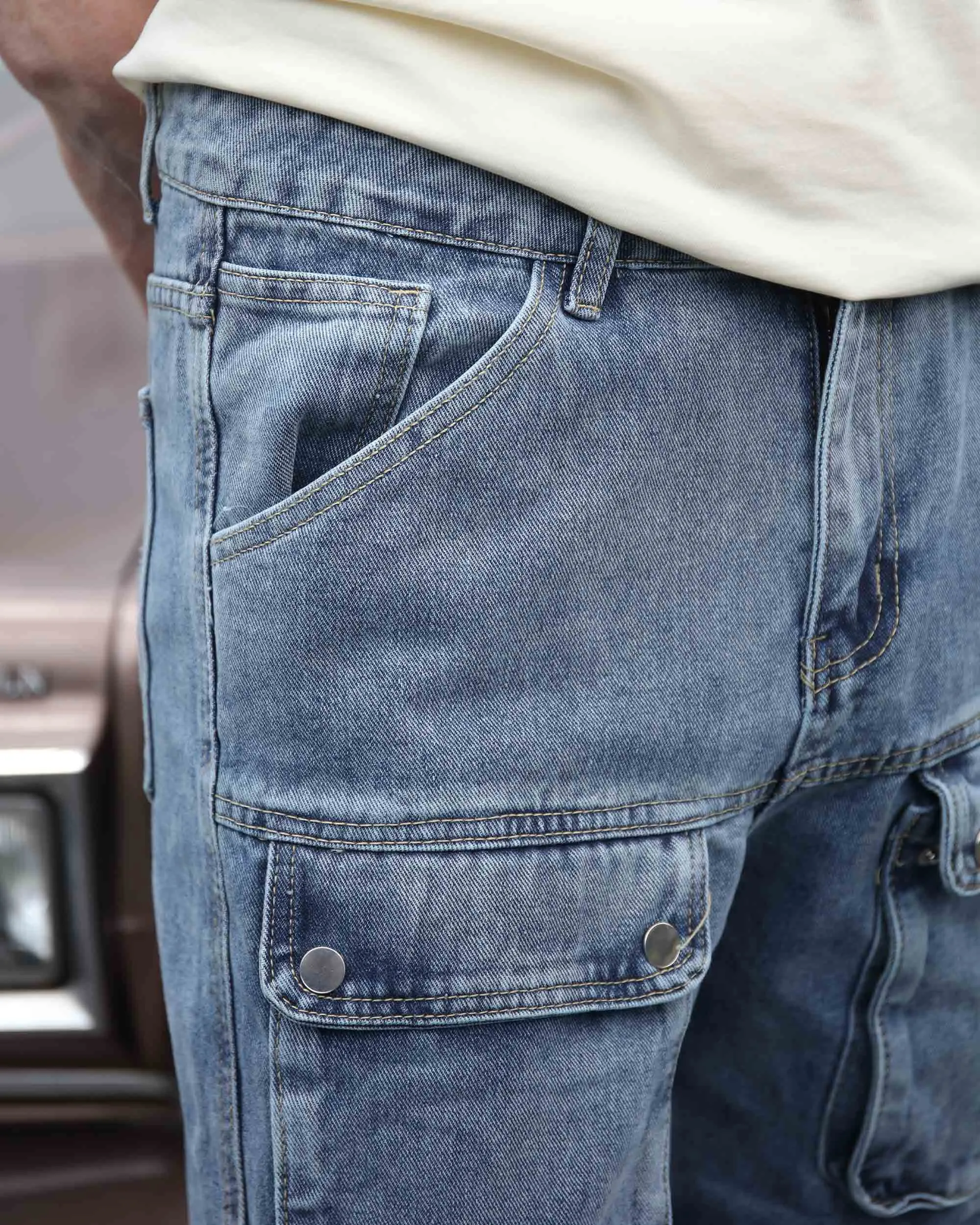 Casual Chic Light Blue Baggy Jeans with Multiple Pockets