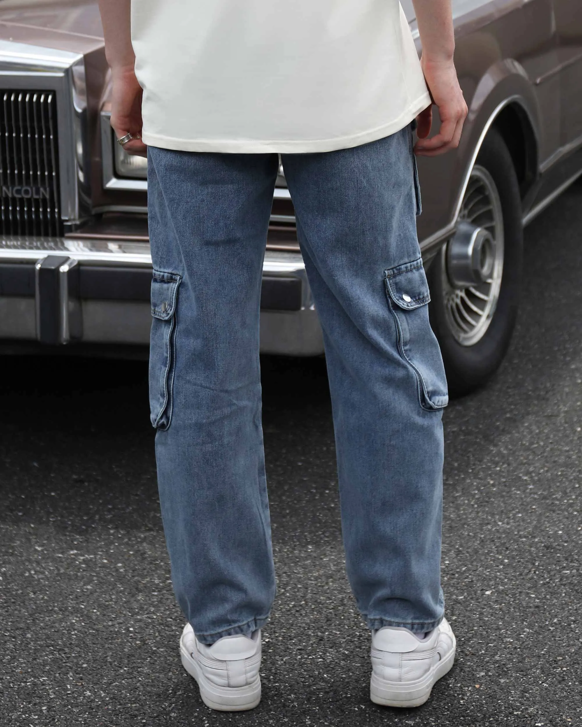 Casual Chic Light Blue Baggy Jeans with Multiple Pockets