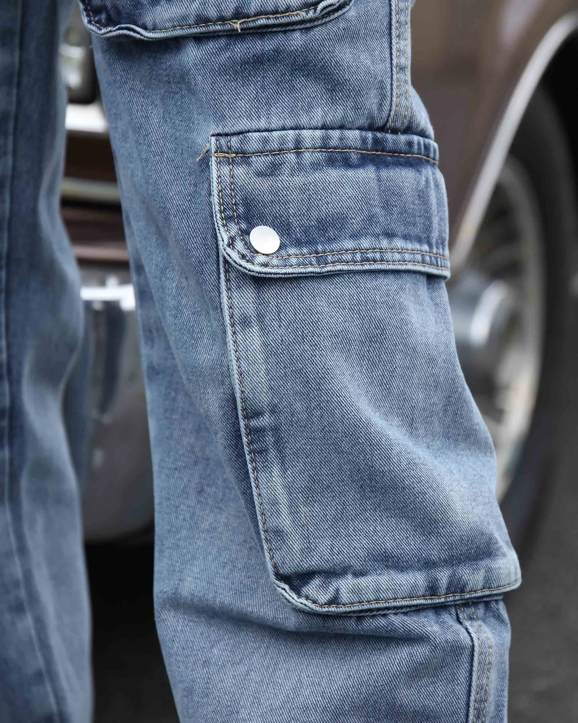 Casual Chic Light Blue Baggy Jeans with Multiple Pockets