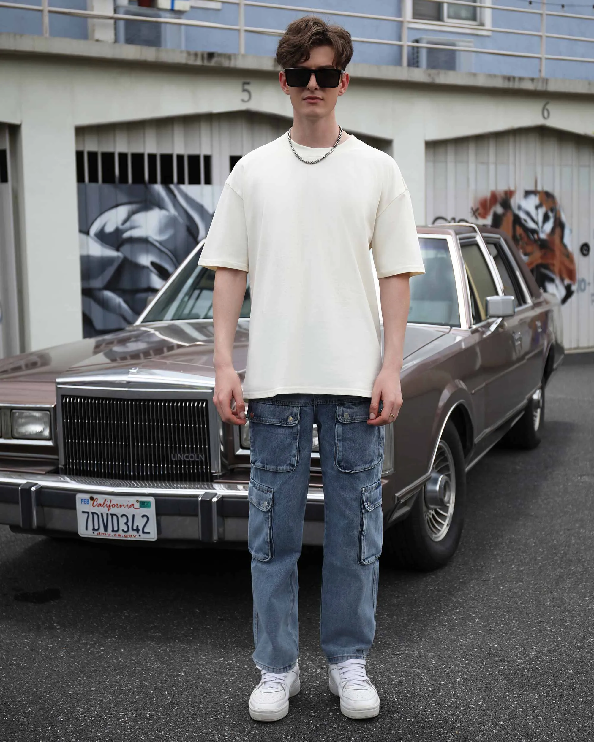 Casual Chic Light Blue Baggy Jeans with Multiple Pockets