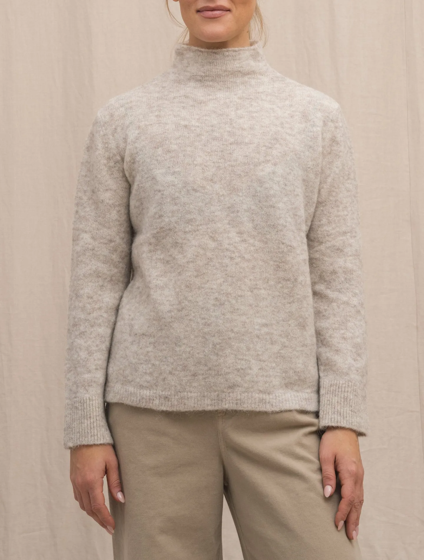 Knitted Alpaca Mockneck Beige