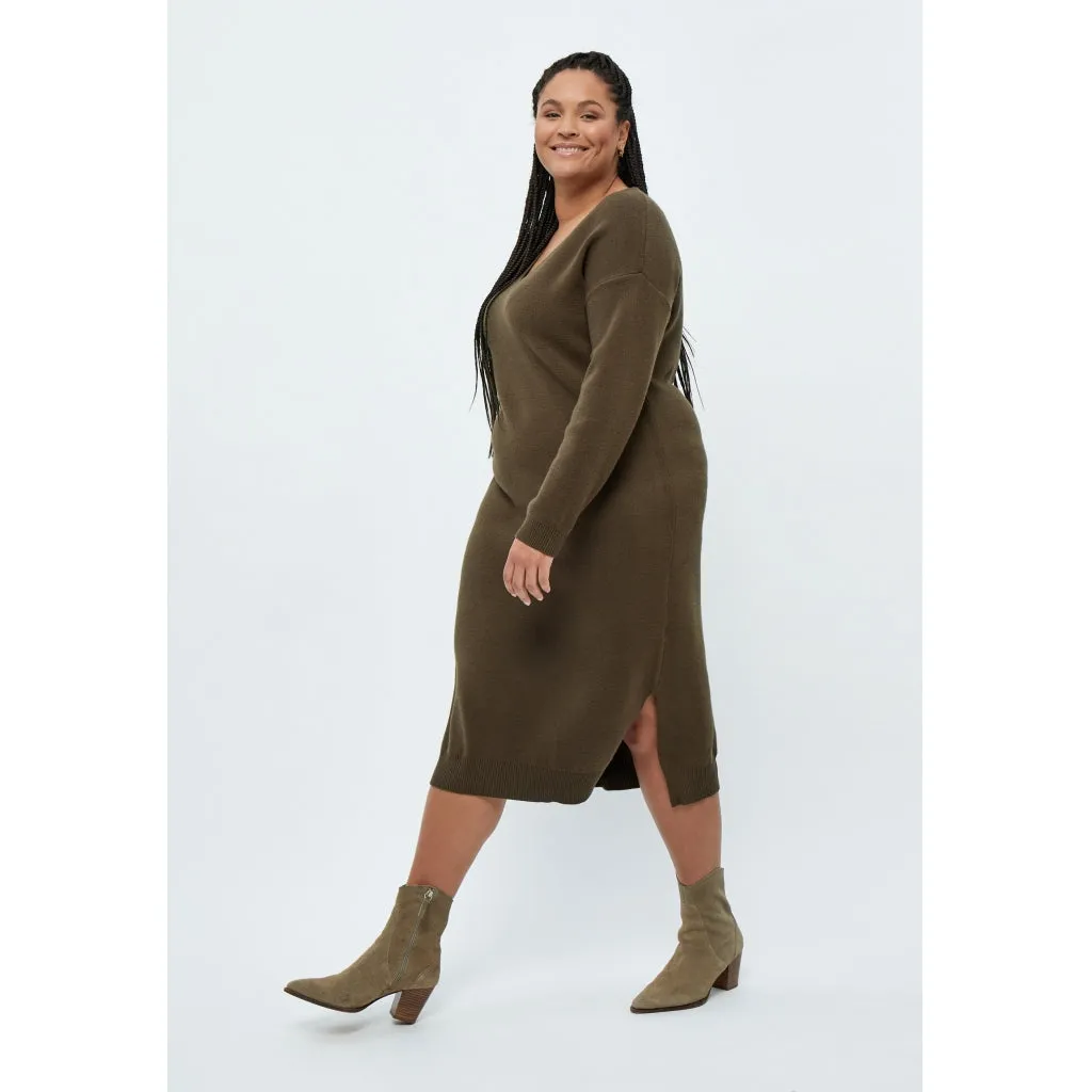Rosalia V-Neck Knee Length Knit Dress Curve - Madder Brown