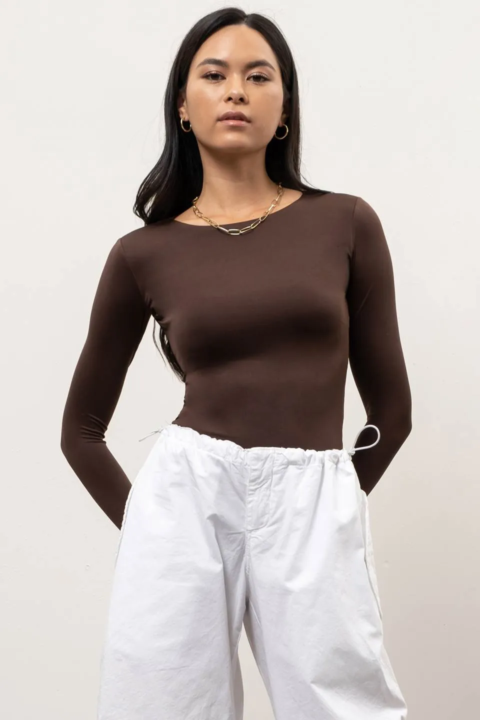 ROUND NECK LONG SLEEVE FITTED KNIT TOP