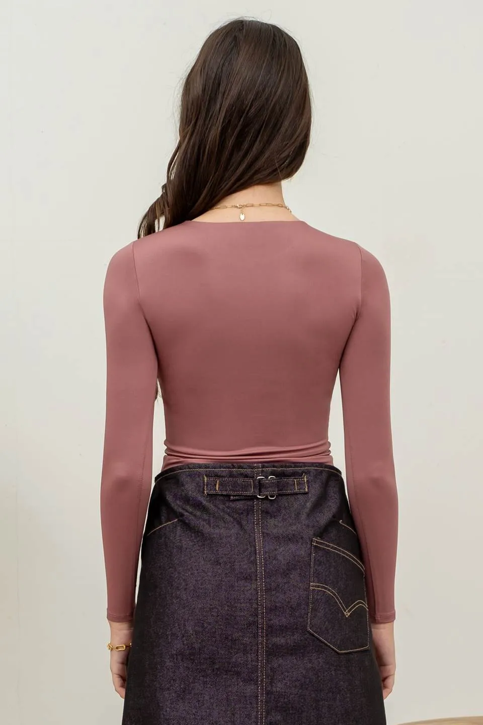 ROUND NECK LONG SLEEVE FITTED KNIT TOP