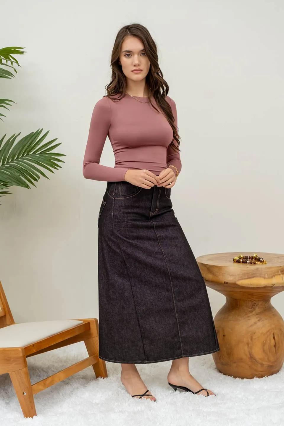 ROUND NECK LONG SLEEVE FITTED KNIT TOP