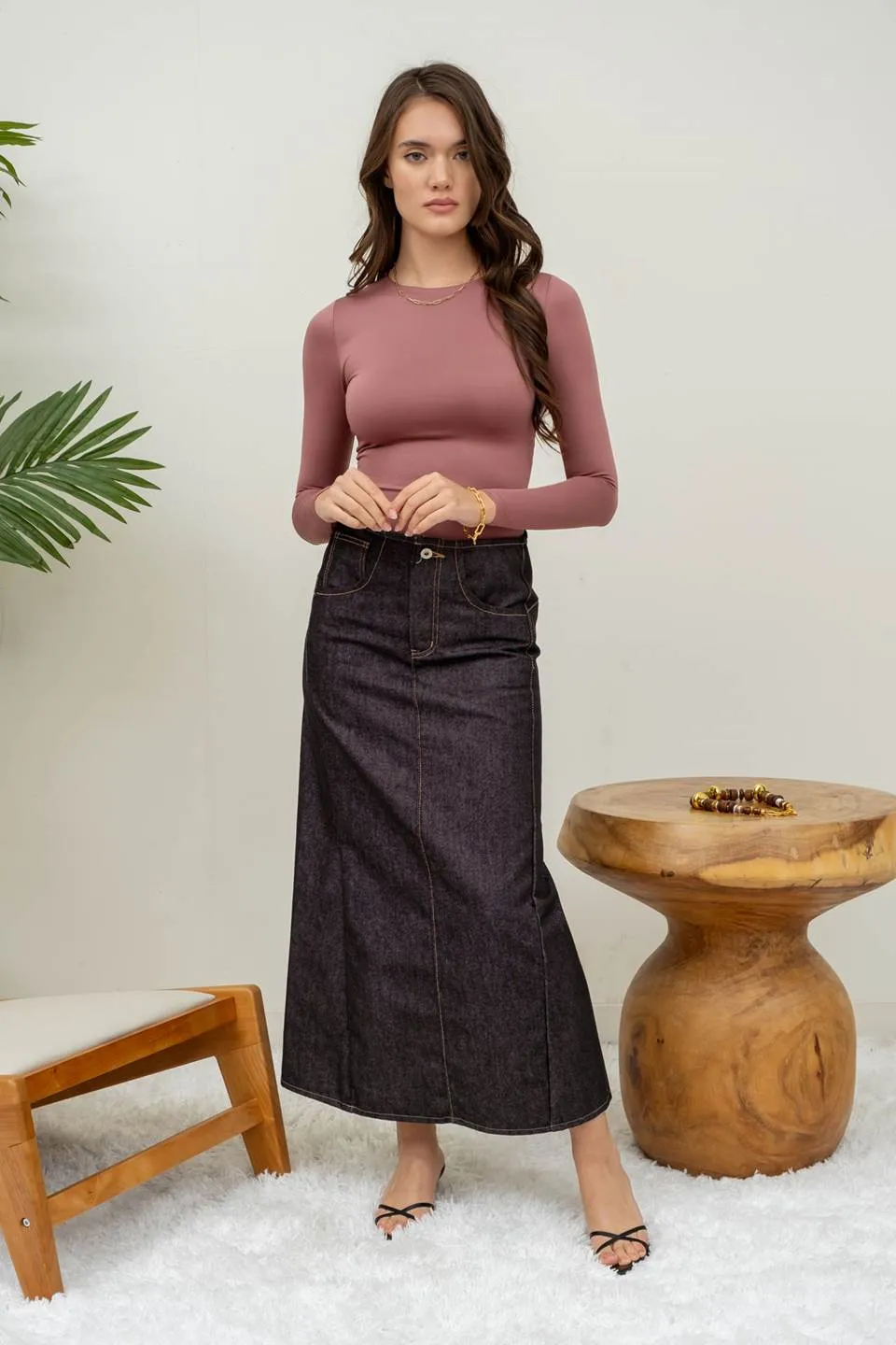 ROUND NECK LONG SLEEVE FITTED KNIT TOP