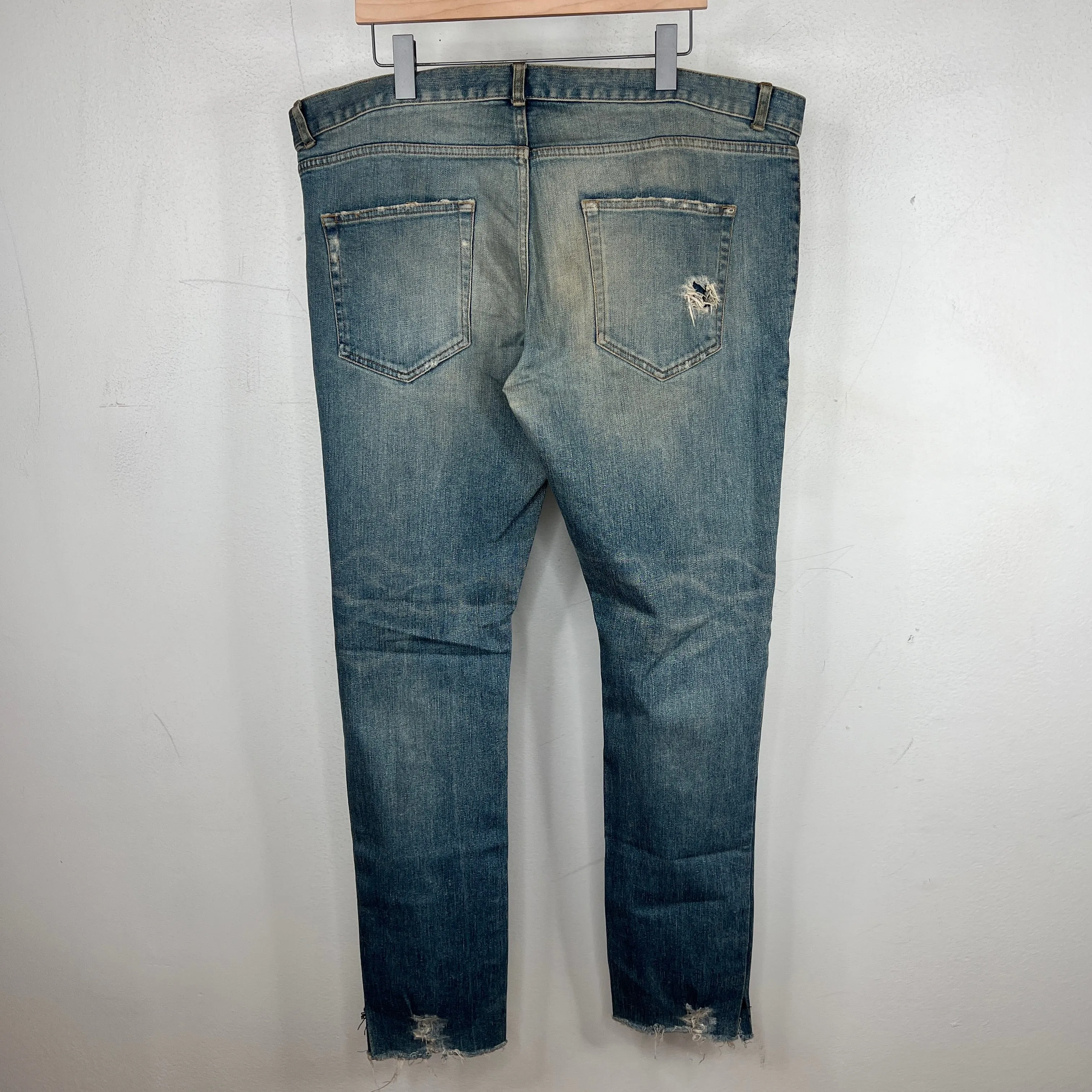 Saint Laurent D02 Skinny Jeans